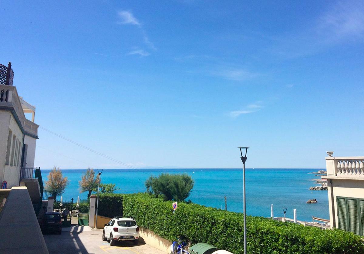 Appartamenti Fronte Mare Castiglioncello Eksteriør billede